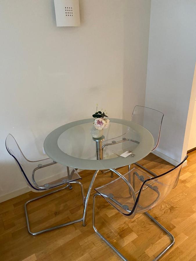 London Luxury 1 Bedroom Apartment Minutes Walk From Canary Wharf Dış mekan fotoğraf