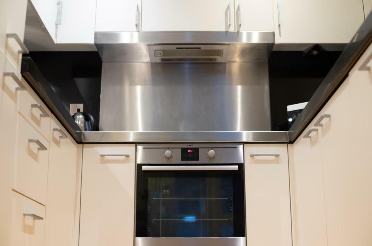 London Luxury 1 Bedroom Apartment Minutes Walk From Canary Wharf Dış mekan fotoğraf